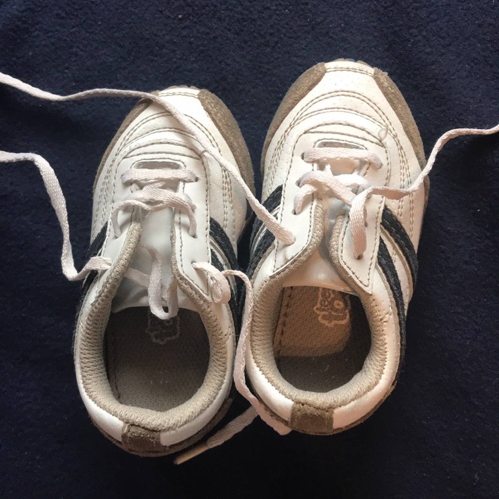 Boys size 4 sneakers